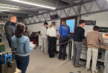 Schulklassen bei Dangel Metall